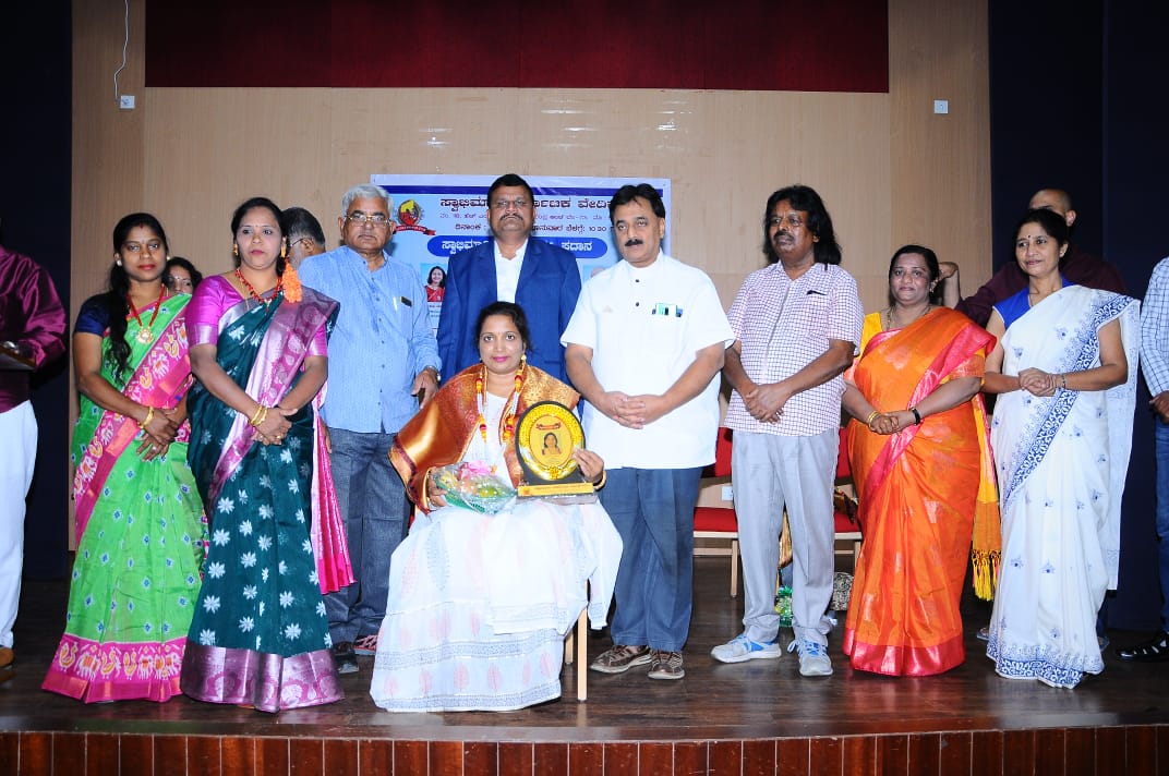Swabhimani Book Awards: ಚಿಕ್ಕಮಗಳೂರಿನ ಲೇಖಕಿ ನಳಿನ ಡಿಗೆ ಸ್ವಾಭಿಮಾನಿ ಪುಸ್ತಕ ಪ್ರಶಸ್ತಿ ಪ್ರಧಾನ