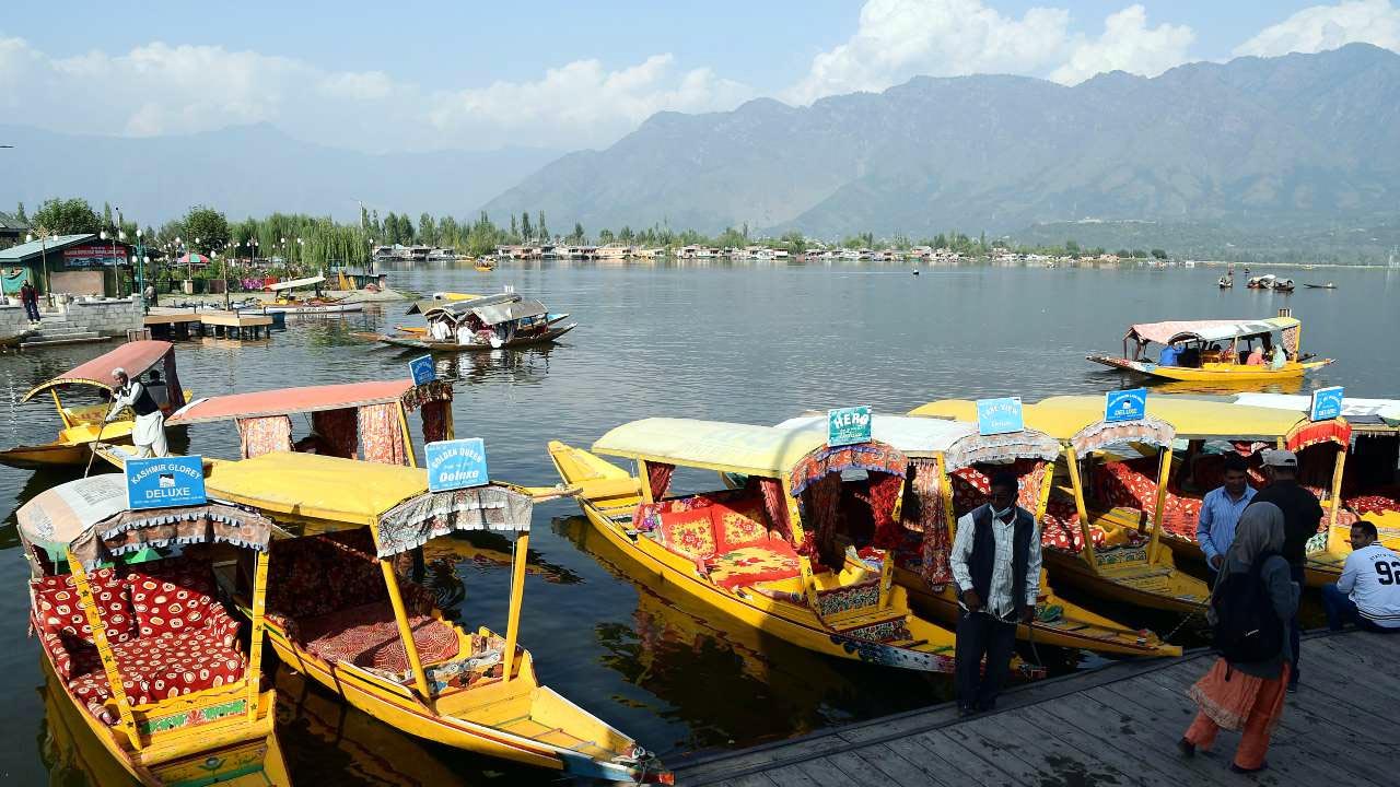 Kashmir is once again a tourist’s paradise: ಮತ್ತೆ ಪ್ರವಾಸಿಗರ ಸ್ವರ್ಗವಾಗ್ತಿದೆ ಕಾಶ್ಮೀರ; ಮಾರ್ಚ್‌ನಲ್ಲಿನ ಪ್ರವಾಸಿಗರ ಸಂಖ್ಯೆ 10 ವರ್ಷದಲ್ಲೇ ಅತ್ಯಧಿಕ.