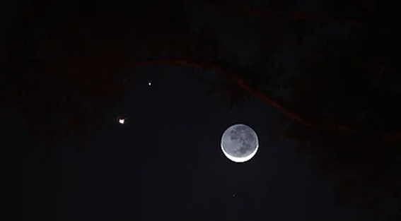 Venus, Jupiter, Moon Darshan in the same line!: ಖಗೋಳದಲ್ಲಿ ಅಪರೂಪದ ವಿದ್ಯಮಾನ: ಒಂದೇ ರೇಖೆಯಲ್ಲಿ ಶುಕ್ರ, ಗುರು, ಚಂದ್ರ ದರ್ಶನ